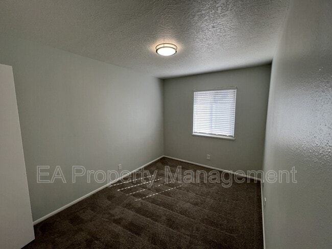 Building Photo - 6012 Calle Nueve NW