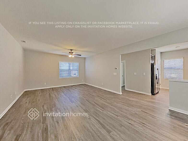Building Photo - 9238 Magnolia Lily Ave