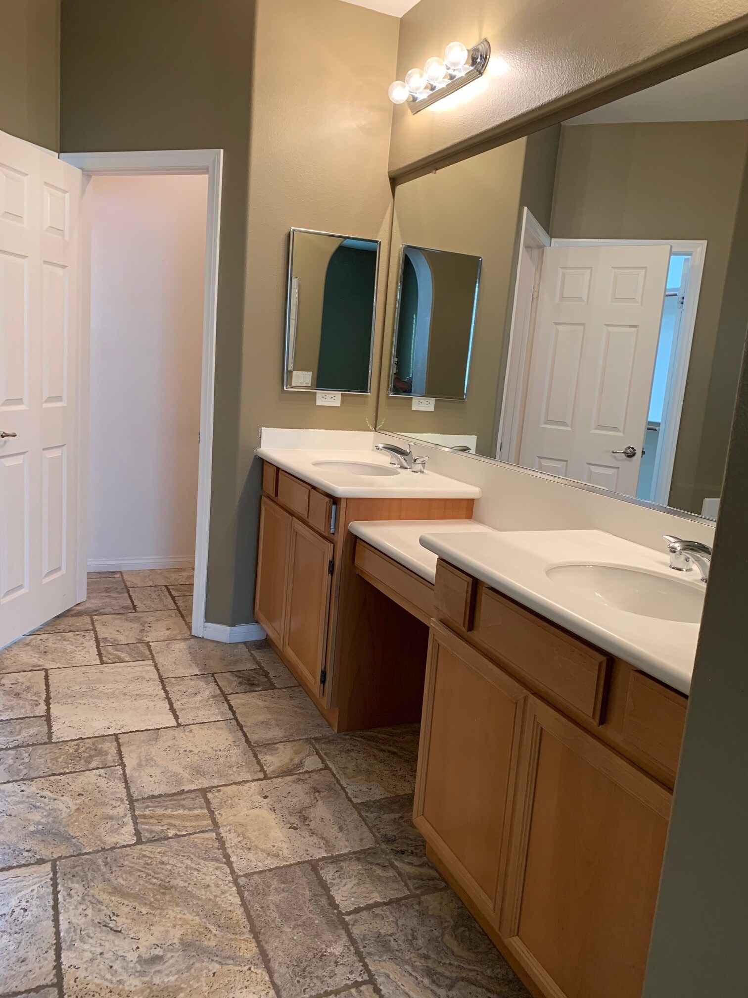 Building Photo - 84126 Canzone Dr