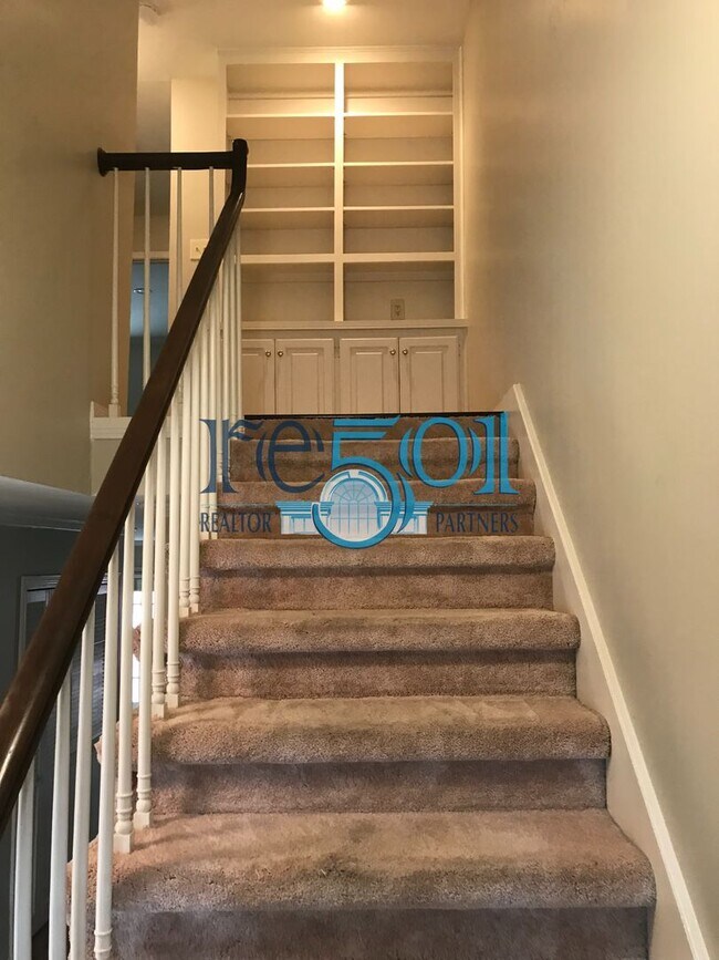 Building Photo - Pleasant Valley Condo