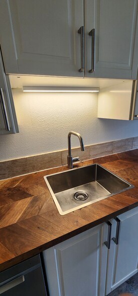 Building Photo - 17301 NE 45th St