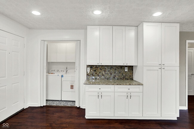 Building Photo - 301 W Pierce St