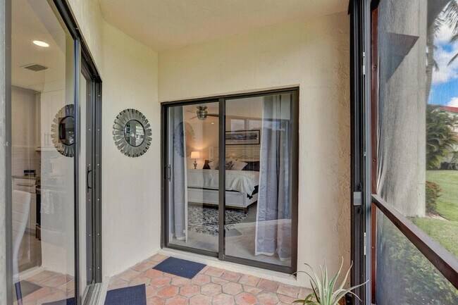 Building Photo - 6 Lexington Ln E