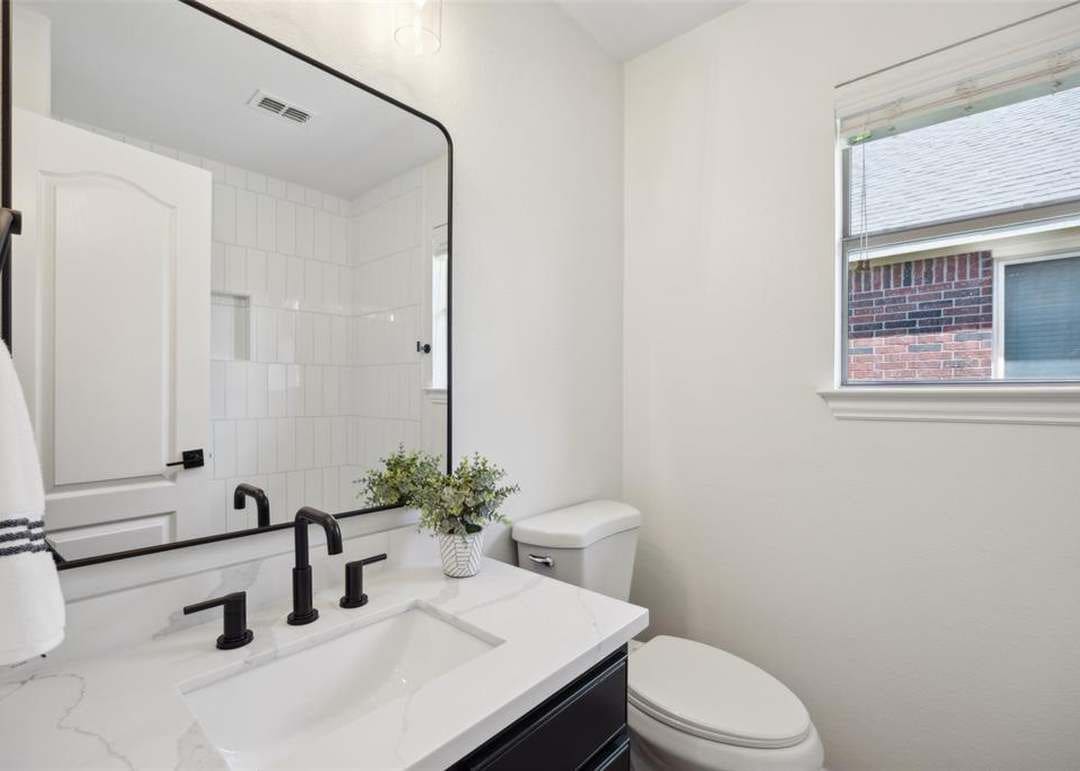 Building Photo - 9420 Caliente Dr