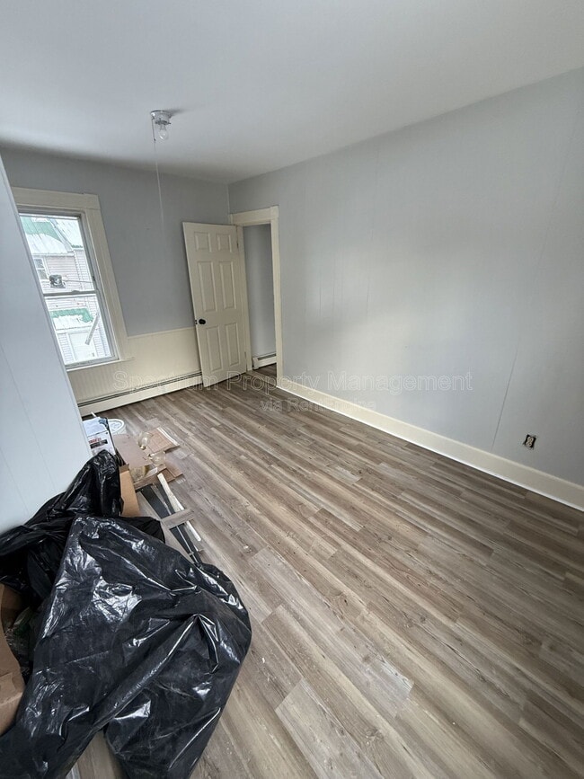 Building Photo - 2 Front Pl