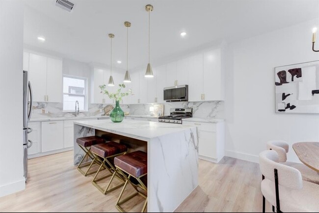 Building Photo - 1210 W 23rd St