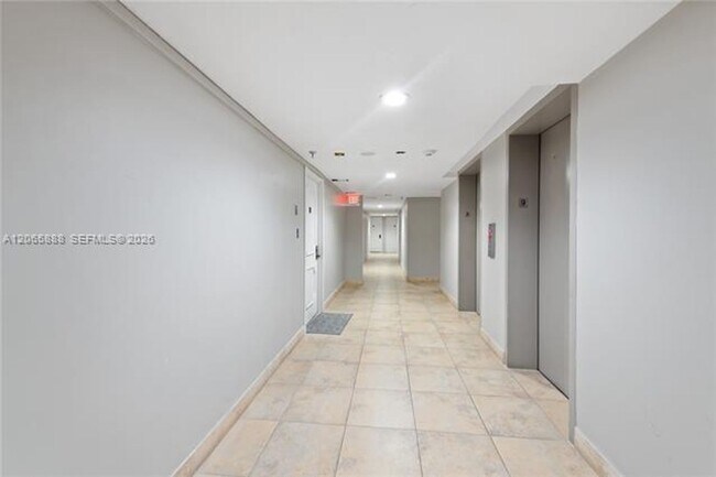 Building Photo - 1621 Collins Ave