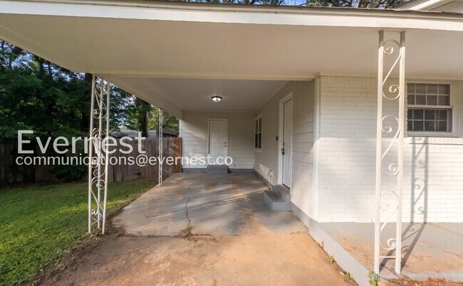 Building Photo - Cozy Home with Fenced Yard and Parking. / 3 Bed & 1 Bath / Availability Now!