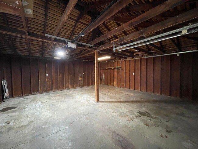 Building Photo - Great Updated Rancher