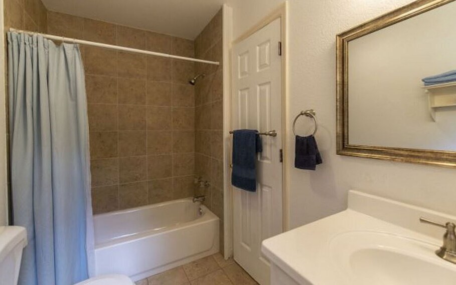 Bath - 1069 Elm St