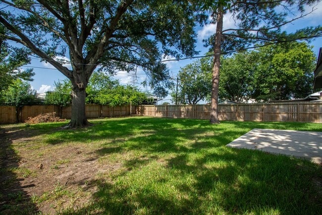 Building Photo - 11423 Hazen St