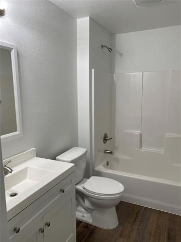 Building Photo - 521 E Sears St