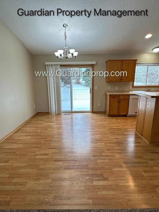 Building Photo - Single Family Home, Dishwasher, New Carpet...