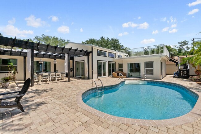 Building Photo - 501 Boating Club Rd