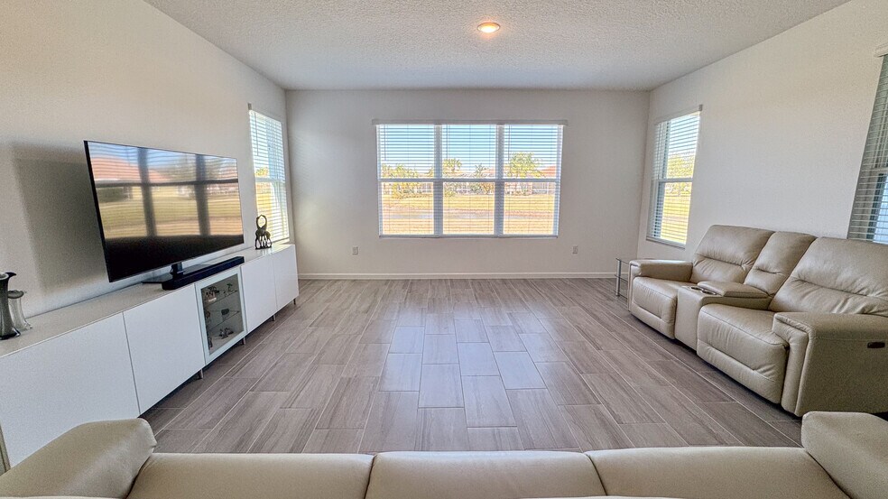 Living Room - 2463 Middlebury Dr SE