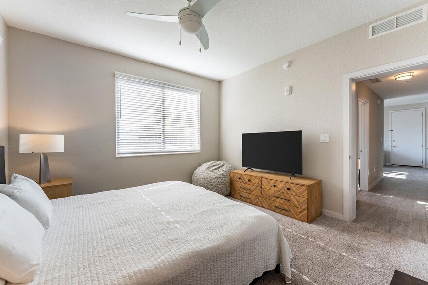 Building Photo - 257 S Seneca Blvd