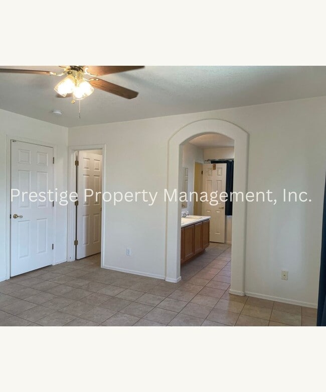 Building Photo - Charming All Tile 4/2 Rita Ranch Home