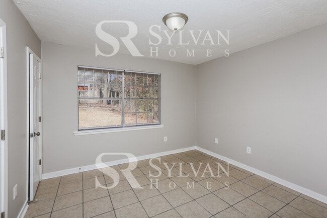 Building Photo - Enjoy one-level living in this 3 bedroom, 2 bathroom ranch-style home