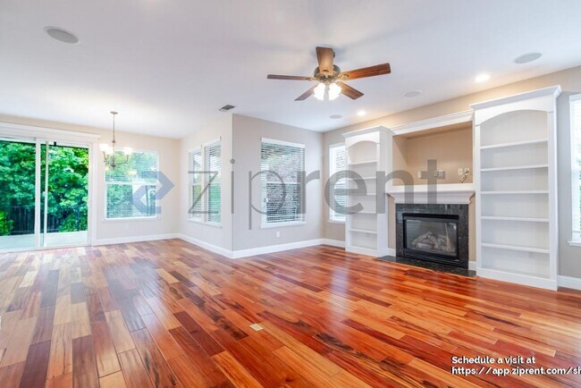 Building Photo - 4042 Plateau Cir