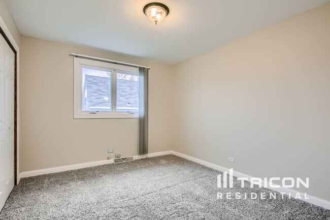 Building Photo - 8532 S 79th Ave