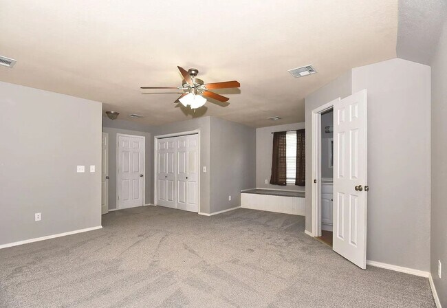 Building Photo - Beautiful 4 Bed 2.5 Bath Property in South...