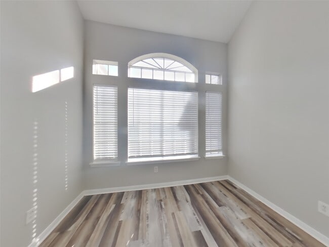 Building Photo - 7114 River Garden Dr
