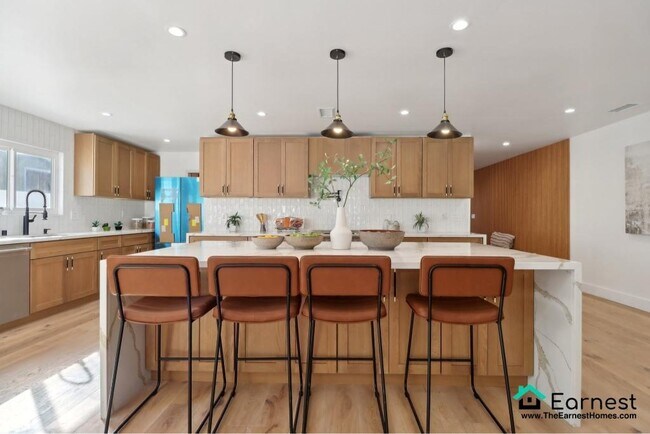 Building Photo - 4 + 3 Elegant Sherman Oaks Retreat with Po...
