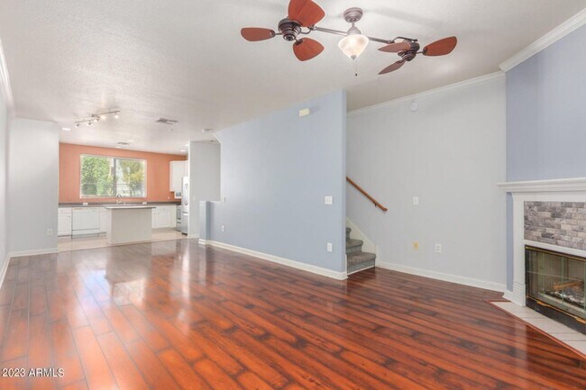 Building Photo - Amazing Townhome in Gated Community!