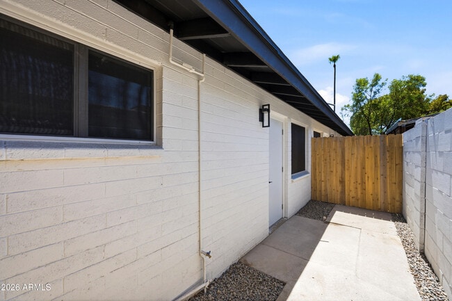 Building Photo - 3518 E Montecito Ave