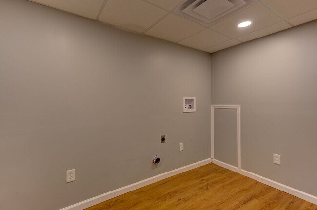Building Photo - Spacious 5 Bedroom Home in Ooltewah with Basement & Workshop!