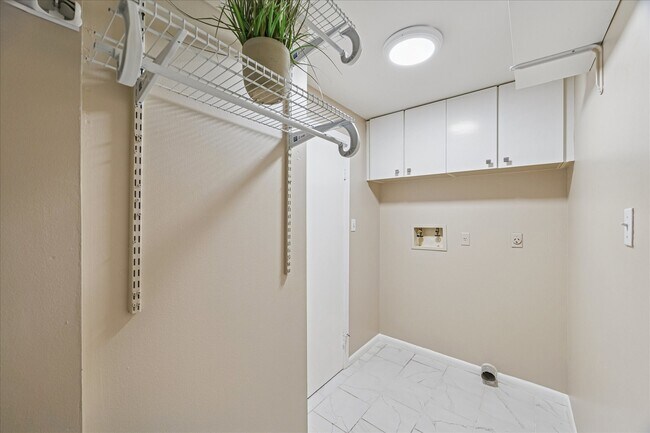 Building Photo - 49 Briar Hollow Ln