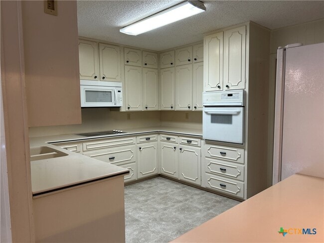 Building Photo - 11 La Mesa Dr
