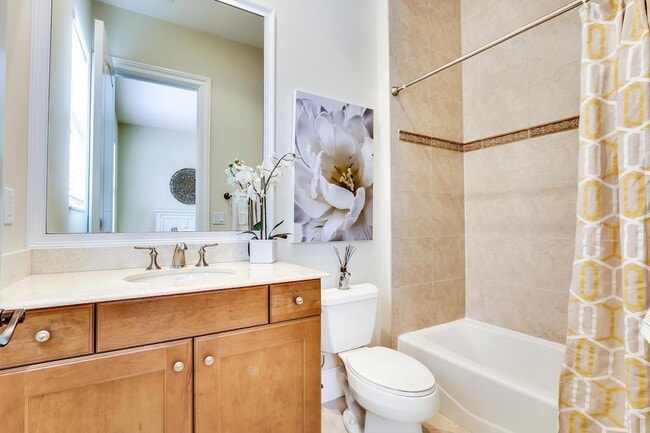 Building Photo - 128 Tulip Tree Ct