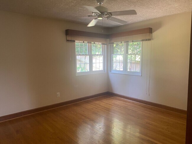Building Photo - NICE  3BR RAMBLER CLOSE TO NIH