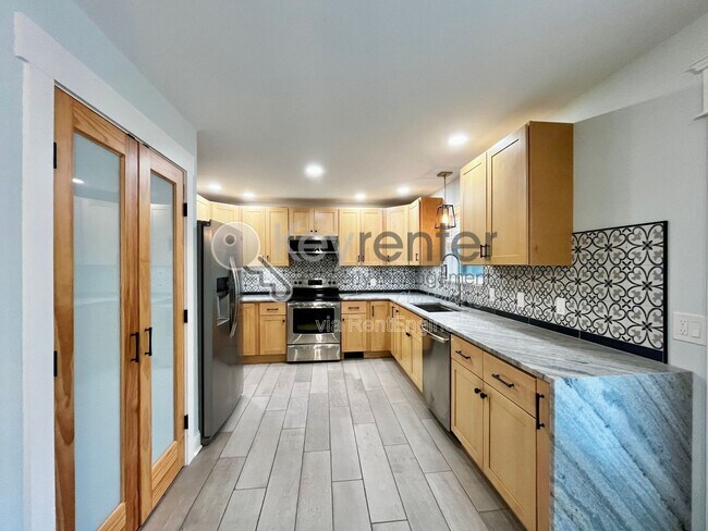 Building Photo - 6011 Barkley Creek Dr