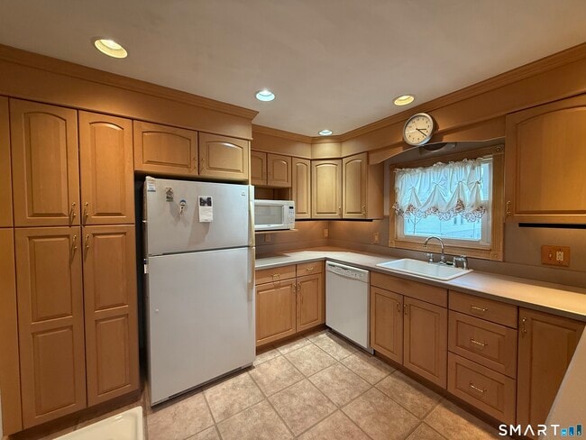 Building Photo - 59 Addison St