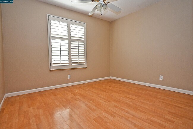 Building Photo - 933 Meadowvale Ct