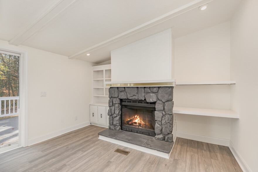 Building Photo - 130 Old Lowesville Rd