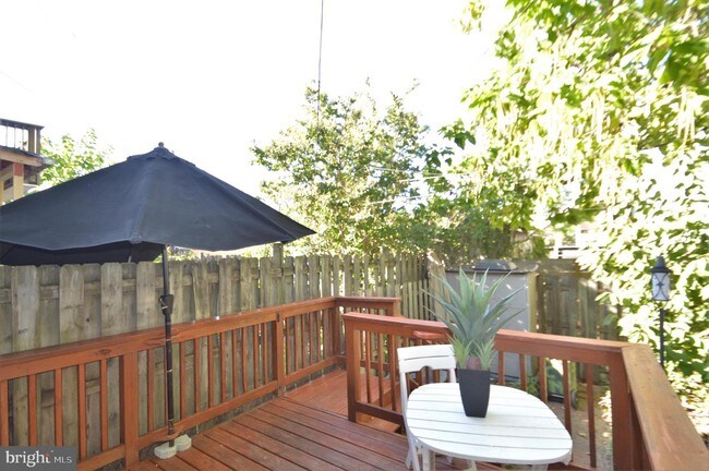 Building Photo - 720 K St NE