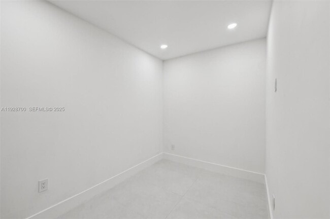 Building Photo - 5152 SW 6th St