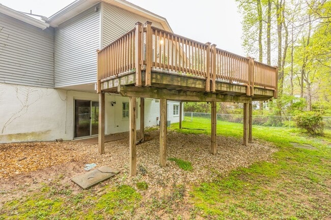 Building Photo - 3303 Spring Lake Ct