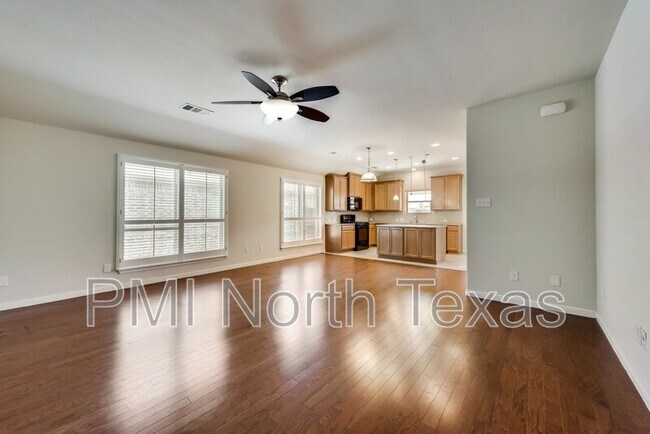 Building Photo - 2404 Sun Creek Dr