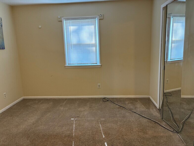 MAIN LEVEL BEDROOM - 5112 Hollywood Rd