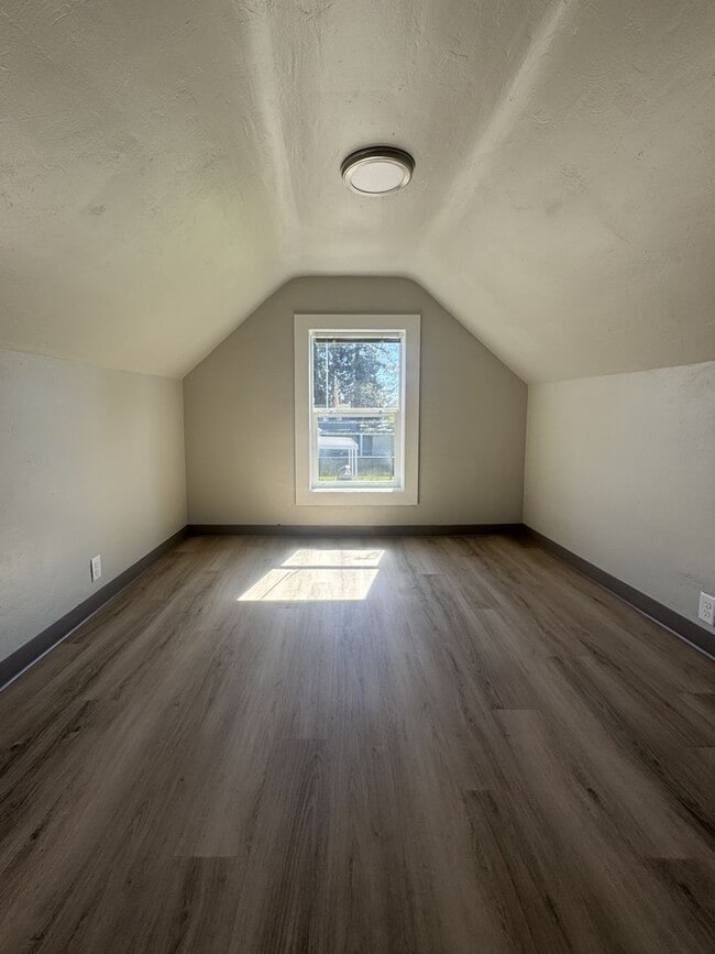 Building Photo - (OCK) 3-Bed 1-Bath Fully Renovated Home