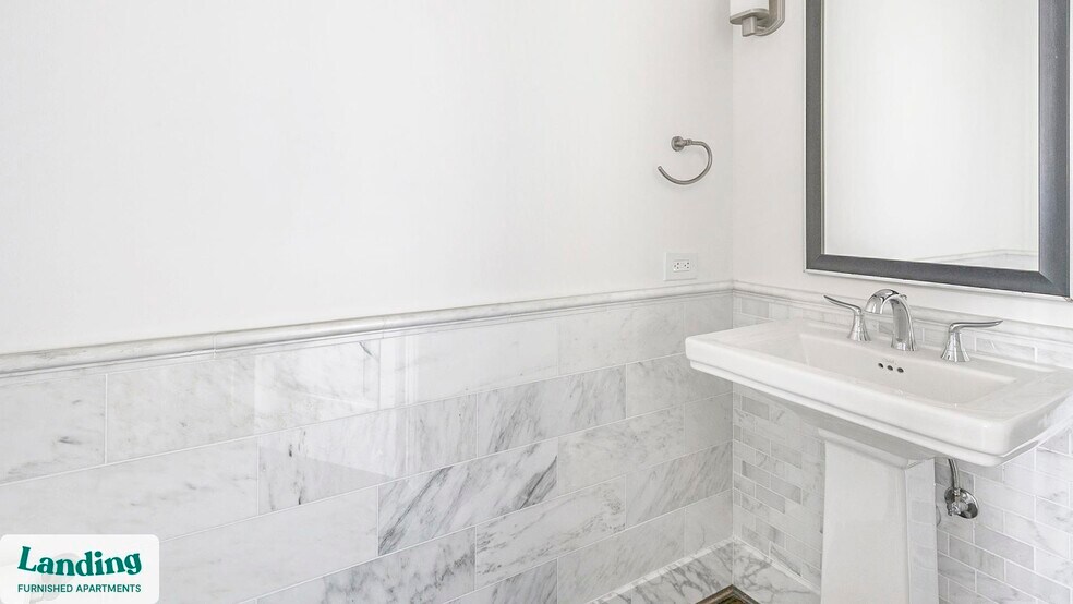 Building Photo - 777 Preston St