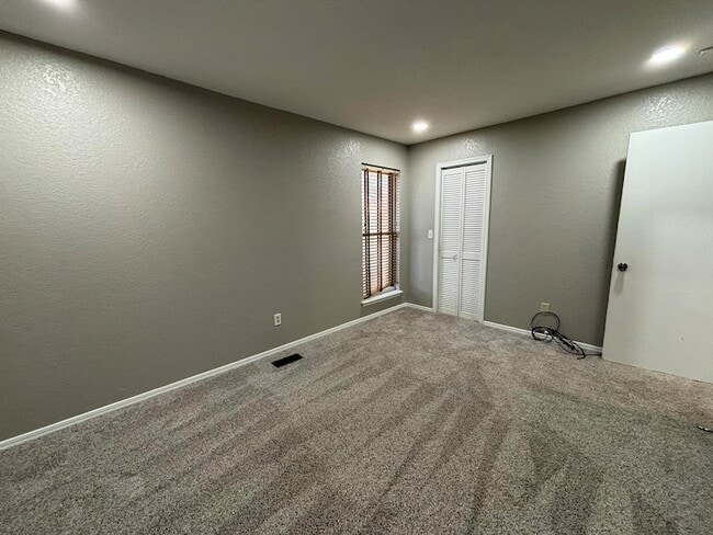 Building Photo - 1302 Briar Creek Rd