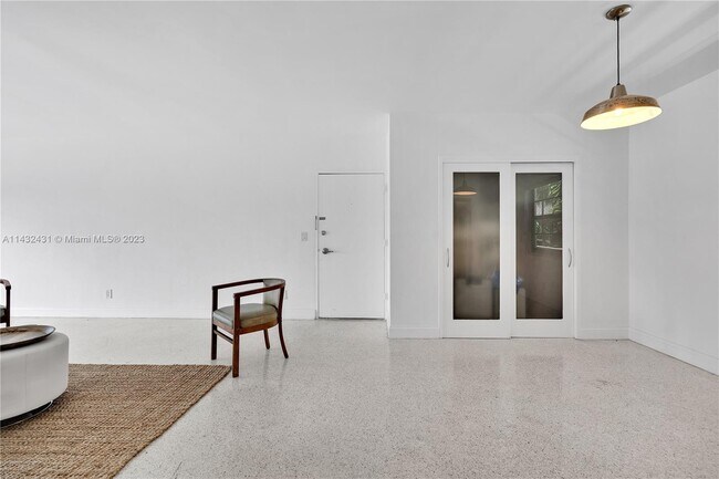 Building Photo - 9700 W Bay Harbor Dr