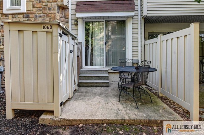Building Photo - 1068 Schmidt Ln