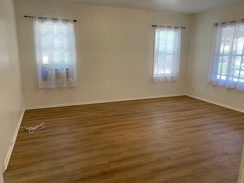 Building Photo - 4092 Howard Ave