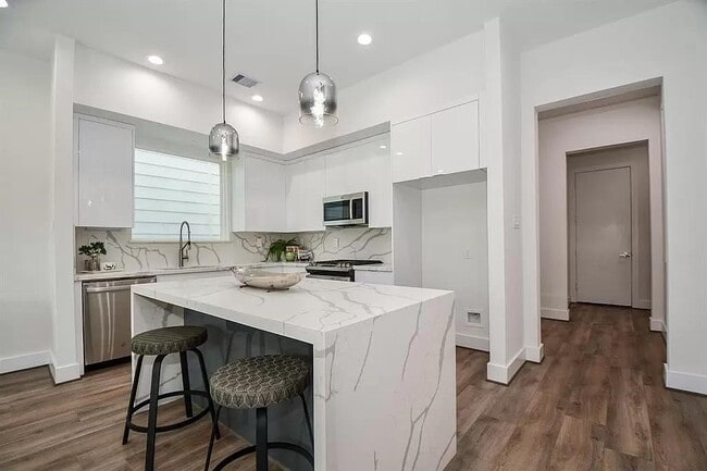 Building Photo - 3609 Dennis St